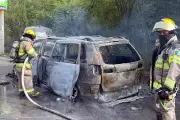Camioneta se incendia en carretera sin heridos