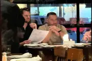 Captan a Sam Darnold cenando en El Gallo