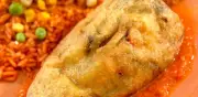 Chiles rellenos de queso capeados: receta y trucos para un capeado perfecto