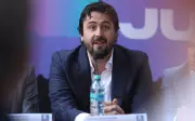 Chivas desafía a la FMF en medio del caos por convocatoria al Tri