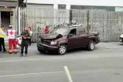 Choque de camionetas deja dos lesionados en Monterrey