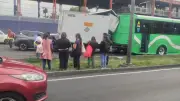 Choque entre camión y dos camionetas deja 9 lesionados en CDMX