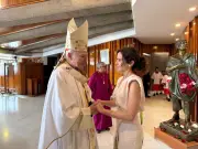 Critican a Díaz Ayuso por viaje a México para 