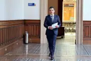 Critican renuncias de morenistas y defienden la de Herrera