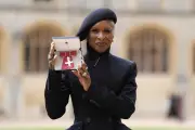 Cynthia Erivo recibe honor del Imperio Británico en Windsor