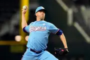 DeGrom alcanza los 1,900 ponches en su carrera ante Cachorros