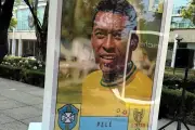 Develan estampas mundialistas gigantes en Reforma