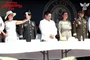Diputada se toma selfie en Morelos durante acto oficial