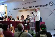 Durazo reconoce labor transformadora del magisterio en México