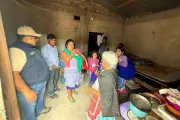 Ejército y subsecretario atienden a desplazados en Guerrero