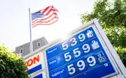 EU evalúa suspender impuesto a gasolina por alza de precios