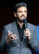 Eugenio Derbez reacciona con humor al regreso de Aislinn y Mauricio Ochmann en nueva película