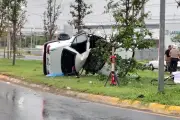 Fallece mujer tras choque en persecución policial en NL