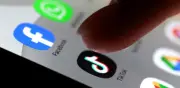 Familias italianas demandan a Meta y TikTok por acceso de menores