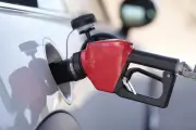 Gasolinerías salvan ingresos de Pemex en 2025