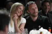 Gwyneth Paltrow y Chris Martin se reúnen en graduación de su hija