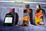 Hombre roba whisky de tienda en Monterrey y es detenido