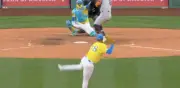 Impactante pelotazo: Samaniego rompe casco de Walker en la MLB