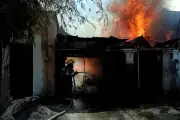 Incendio consume carpintería en Monterrey
