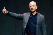 Jeff Bezos defiende compra de documental de Melania Trump