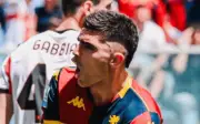 Johan Vásquez anota al Milan; Giménez titular en derrota del Genoa