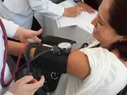 Jornada de salud del IMSS en Atenco: glucosa y presión arterial