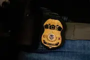 Juez dictamina que ICE violó límites de arrestos en Colorado