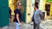 Juez ordena trabajo social a mujer por insultos racistas