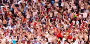 La Perra Brava inspira sección 'Tarps Off' en estadio de Cardenales