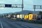Liberan carretera 57 tras más de 24 horas de bloqueo por agua
