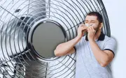 Los riesgos de dormir con ventilador toda la noche
