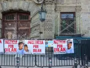 Madre de Dilan exige justicia en Palacio de Gobierno en Día de las Madres