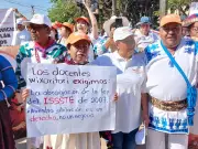 Maestros de Jalisco exigen salario profesional y reforma al ISSSTE