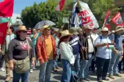 Maestros de la CNTE marchan al Zócalo en protesta