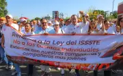 Maestros en Jalisco marchan por mejores salarios y condiciones laborales