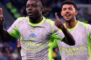 Manchester City logra dramático empate con doblete de Doku
