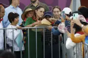 Manifestantes bloquean a Sheinbaum en Texcoco-Lechería por agua