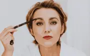 Maquillaje de cejas para rostro alargado: paso a paso