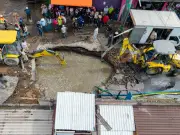 Mega fuga inunda Avenida Tláhuac y afecta decenas de viviendas en Iztapalapa