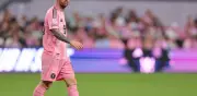 Messi celebra título del Barcelona y aviva rumores de regreso