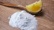 Mezcla de cáscara de limón y bicarbonato: usos caseros y beneficios