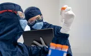 Monitoreo a 41 personas por hantavirus en EE. UU. tras brote en crucero