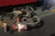 Muere motociclista al chocar contra Metrobús en CDMX