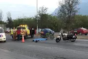 Muere motociclista al derrapar y ser arrollado en NL