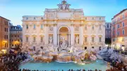 Multa de 500 euros a turista que nadó en la Fontana di Trevi en Roma