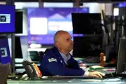 Nasdaq cae presionado por descenso de acciones tecnológicas