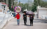 Operativo de seguridad en panteones de Guadalajara por Día de las Madres