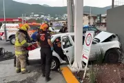 Pareja muere y dos hijos lesionados en choque en NL