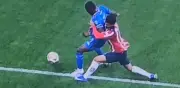 Polémico penal en Cruz Azul vs Chivas desata controversia en Semifinales