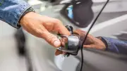Profeco alerta por fallas en puertas de 421 autos Nissan en México